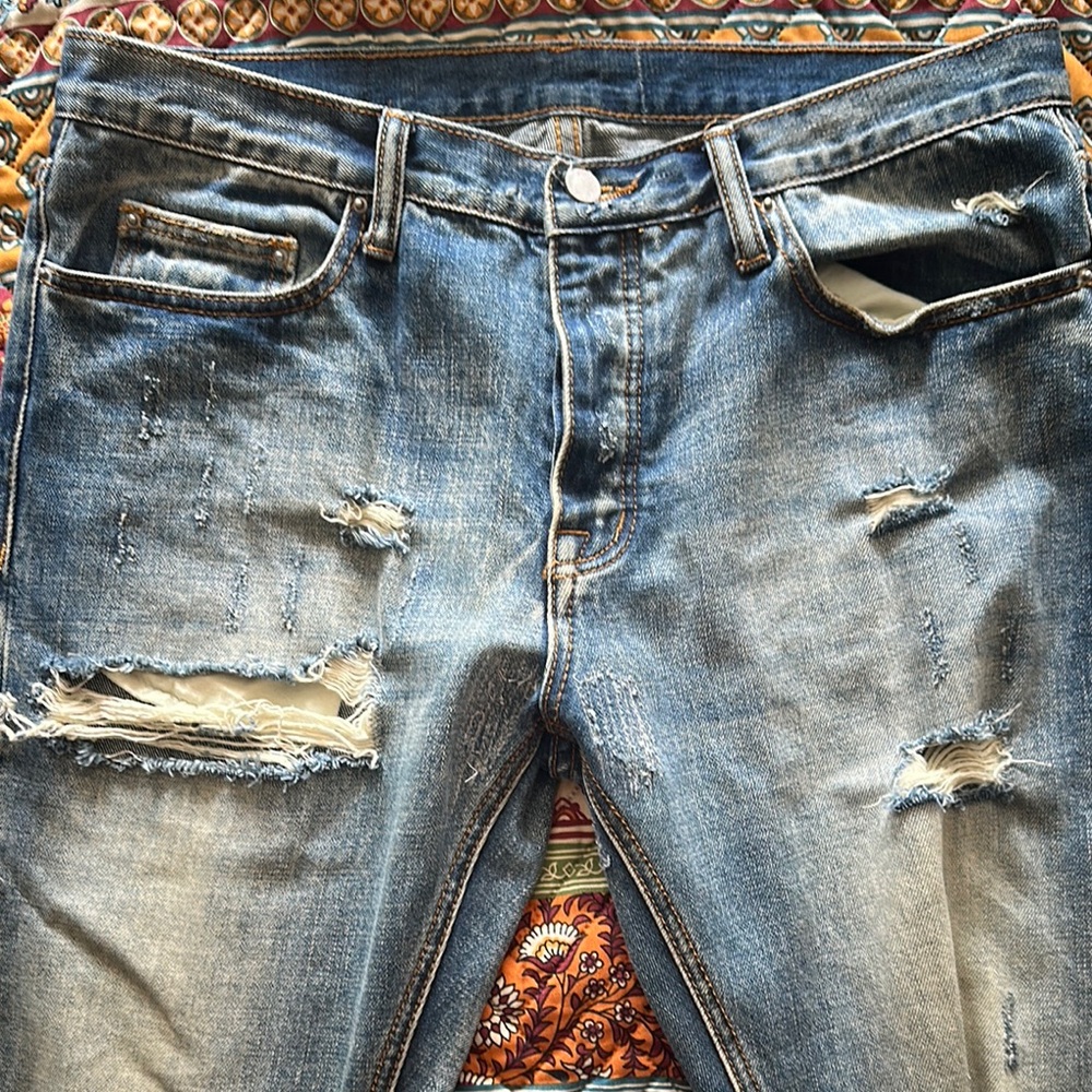 MNML Distressed Blue Jeans 34